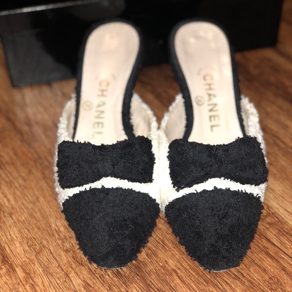 CHANEL Shoes - CHANEL✨Terry cloth cap toe mules bows furry slides